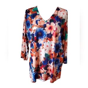 NWOT Dear Scarlett Multicolor Blue Floral V-Neck Swing Top 3/4 Sleeve Size M